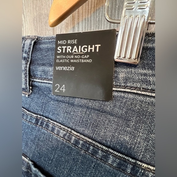 B10.20. NWT Lane Bryant VENEZIA MID-RISE Straight Bloom Wash 24 - Picture 2 of 6